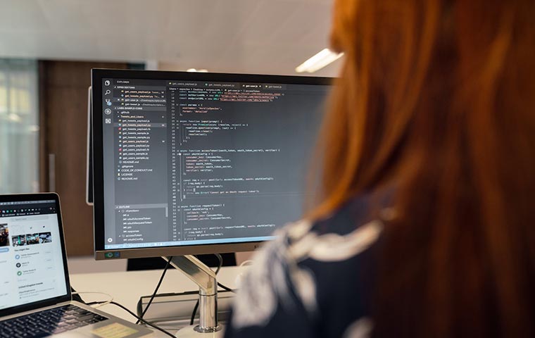 A woman programmer is coding with react native app development